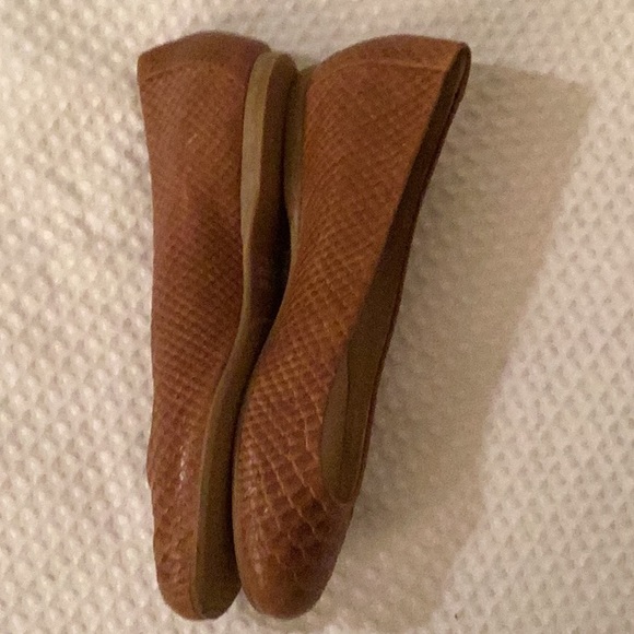 Stuart Weitzman Camel color lizard embossed round toe  flat shoes # 7 N. - Picture 7 of 8
